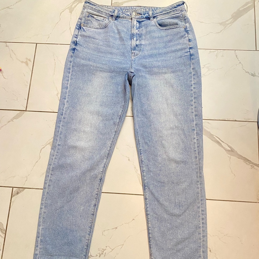 American Eagle High Rise Mom Straight Jean